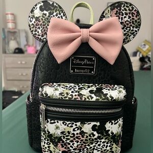 Loungefly Disney Cheetah Pink/Green
Backpack